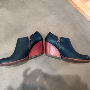 Kork-ease black with brown heel 8 1/2